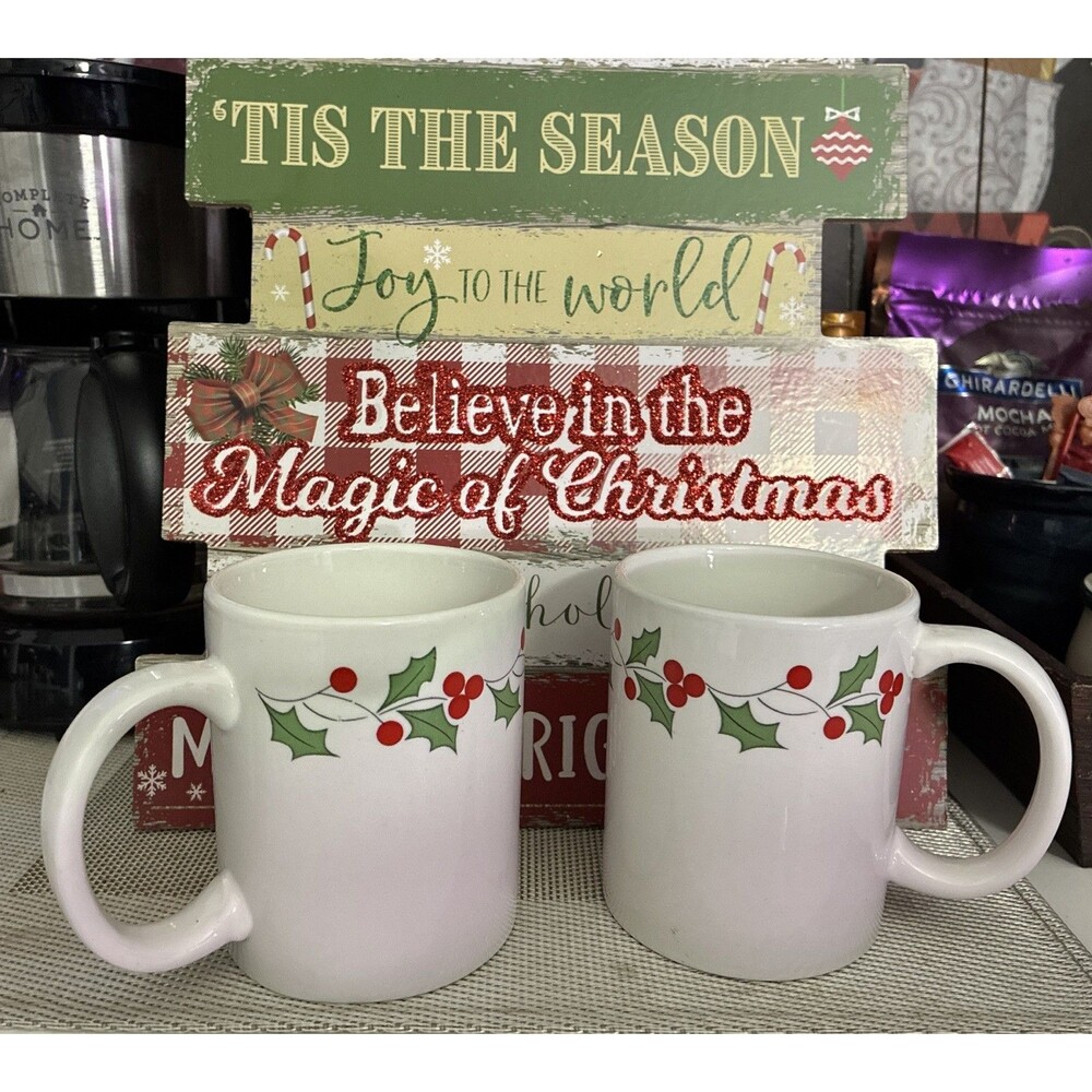 Mulberry Home Collection Set of 2 Christmas Holiday Coffee Cups Mugs Holly 8 oz